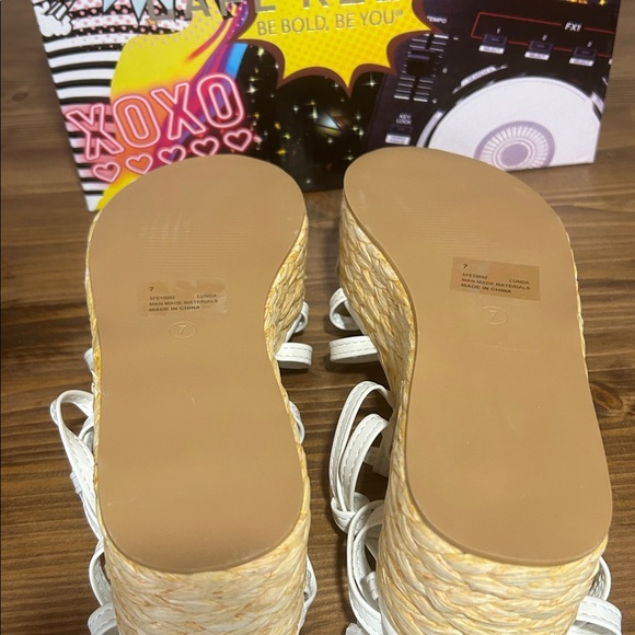 Cape Robbin Lunda White Espadrille Platform Sandals. New in box size 7 - Picture 3 of 8